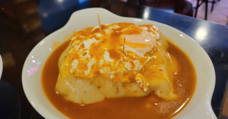 Francesinha do Restaurante Flor da Beira